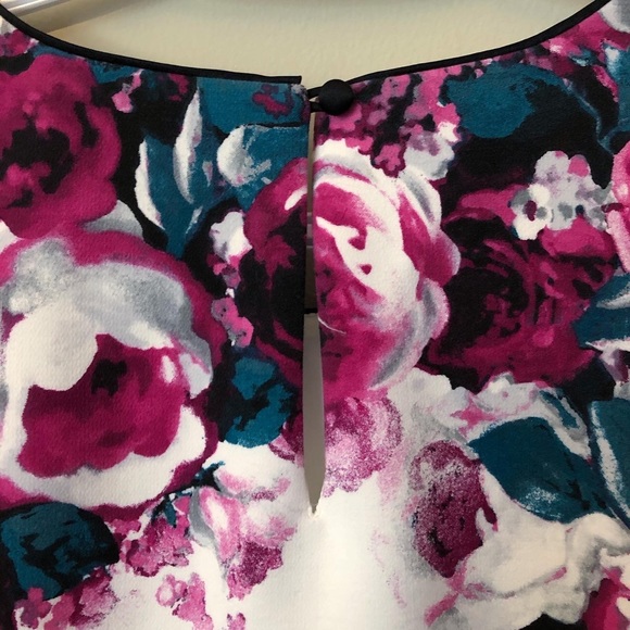 NWOT Beautiful Structured Sleeveless Top - Picture 4 of 4